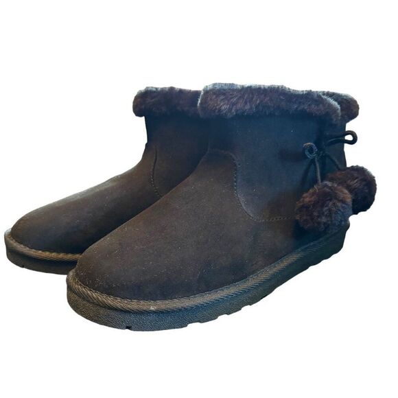 Black Faux Suede Ankle Boots With‎ Fur lining & Pom-Poms - Picture 1 of 3